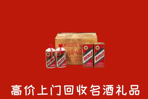 附近收购：凤山县回收铁盖茅台酒
